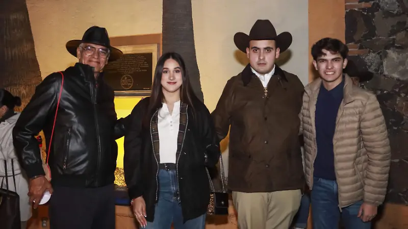 Roberto, Alexa, Derly Camacho y Juan Manuel Vargas